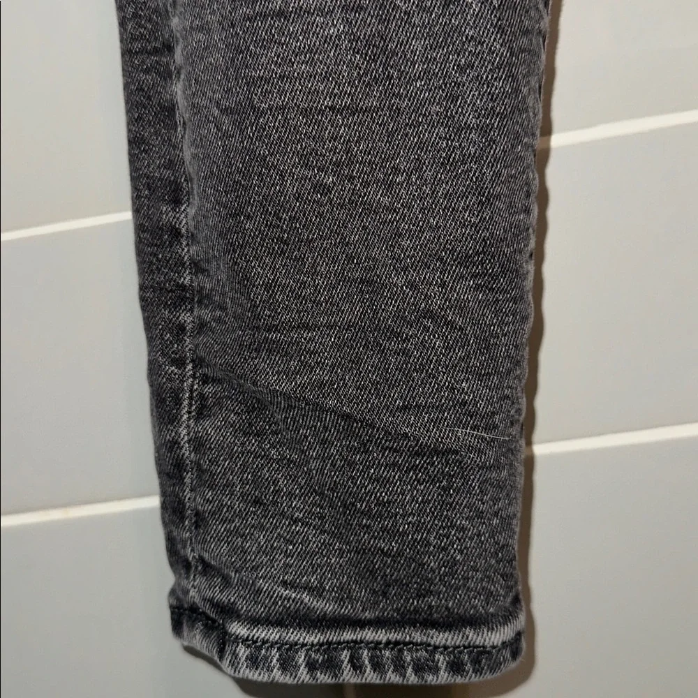 Levi’s High Rise Tapered Jeans - Picture 6 of 17